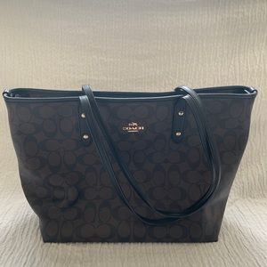 Coach City Tote In Signature Canvas